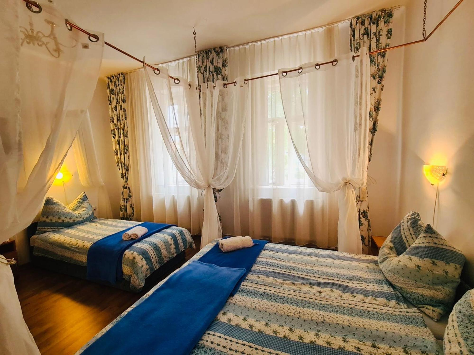 Pensiunea Schwartzy Hotel Makó Екстериор снимка